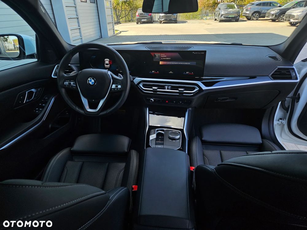 BMW Seria 3 330i - 15