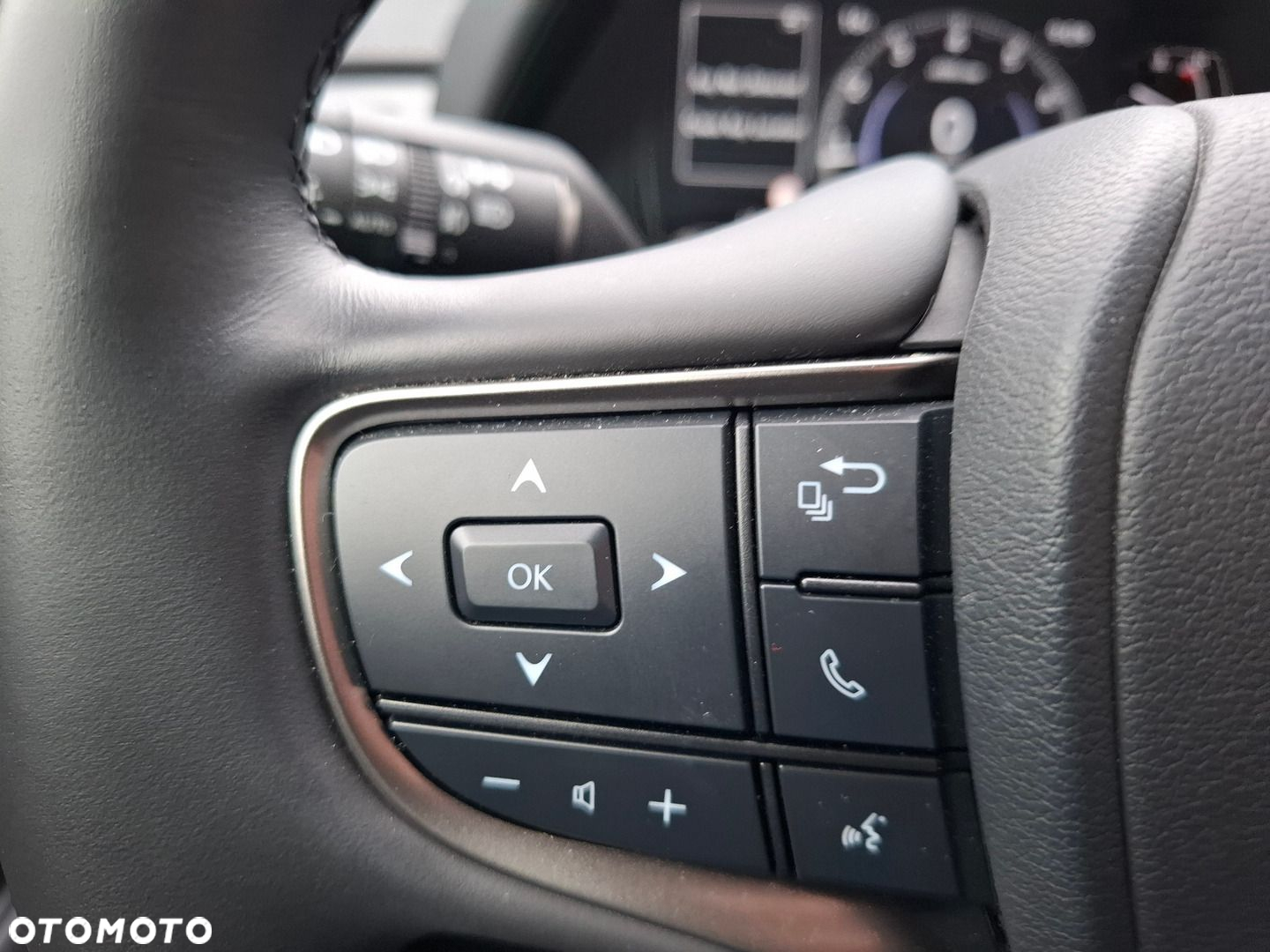 Lexus UX - 34