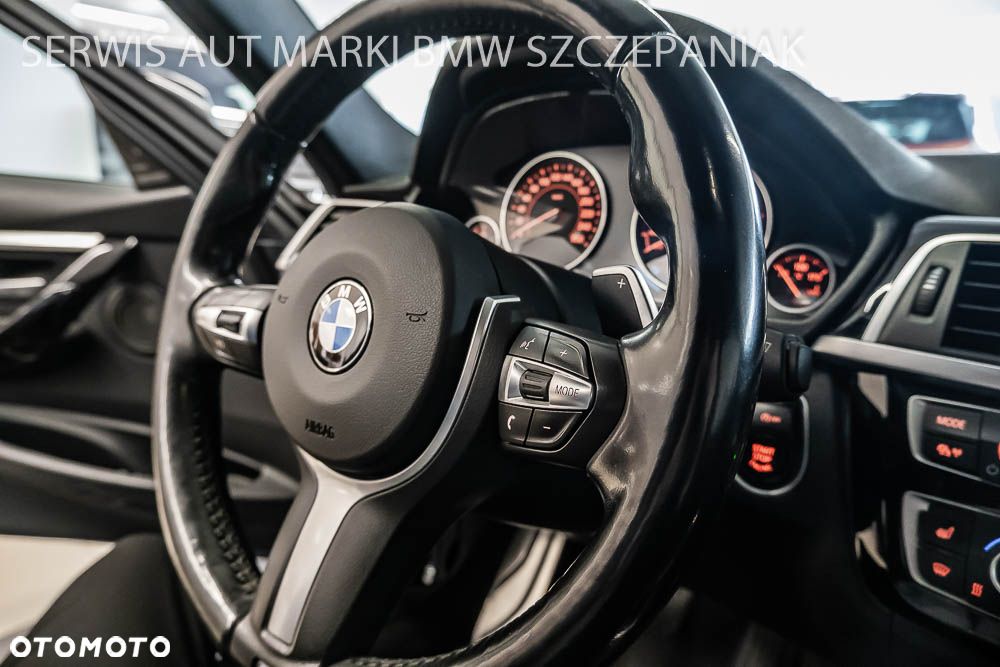 BMW Seria 3 330i M Sport - 16