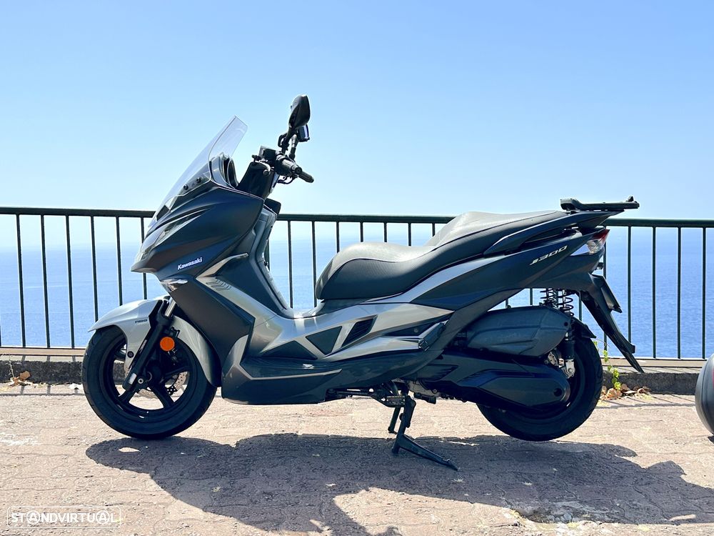 Kawasaki J300 - 9