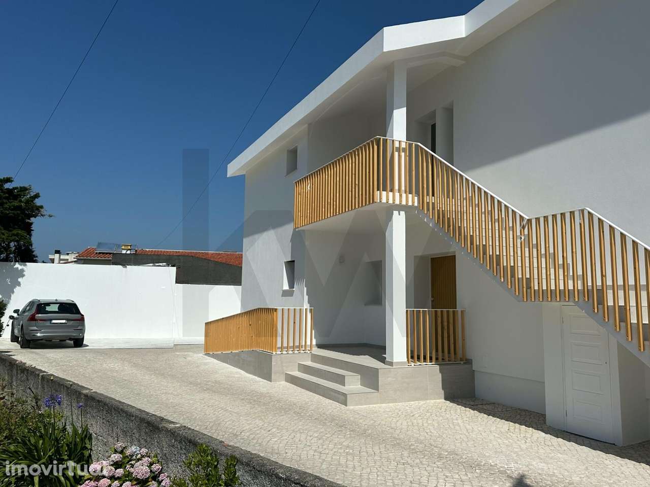 Moradia T4 de 250m2 com 3 suites totalmente renovada I São Pedro de Mo - Grande imagem: 3/60