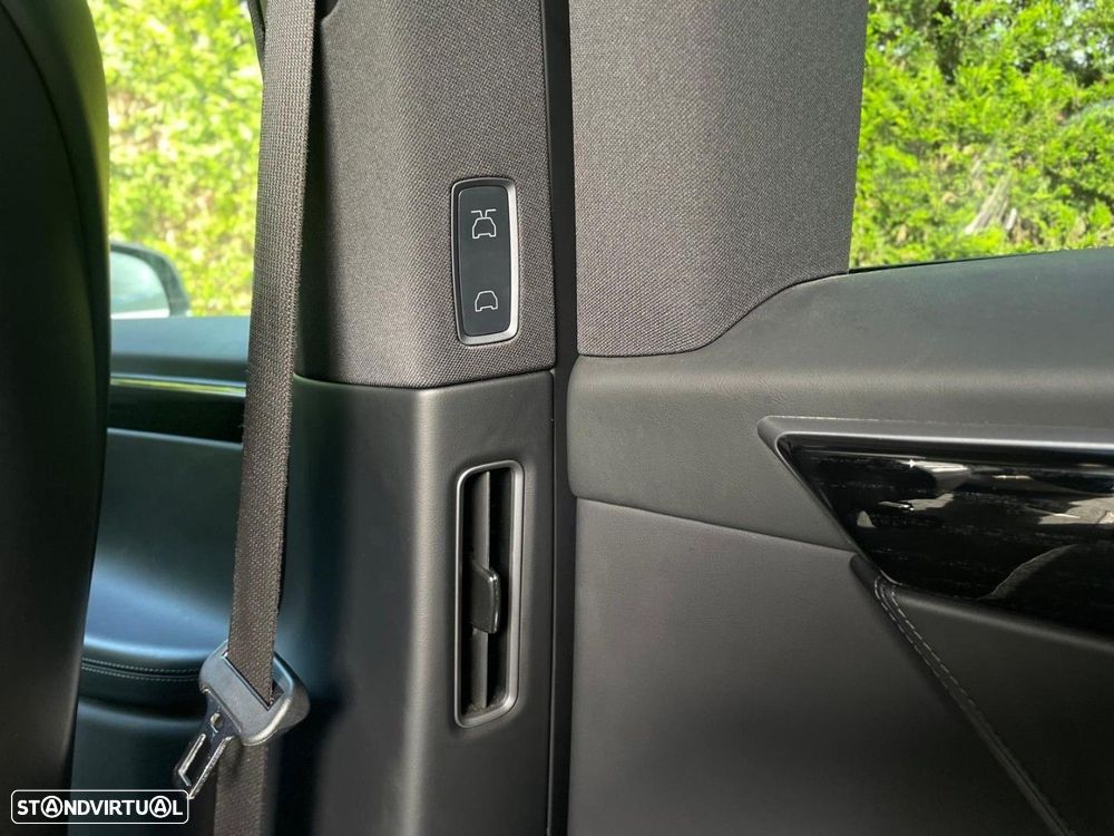 Tesla Model X - 10