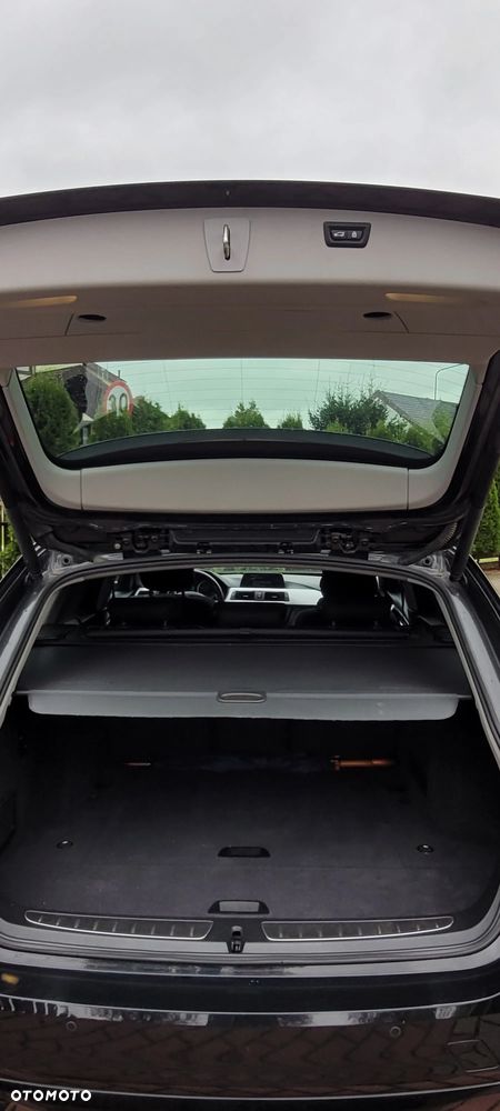 BMW Seria 3 320d Touring - 12