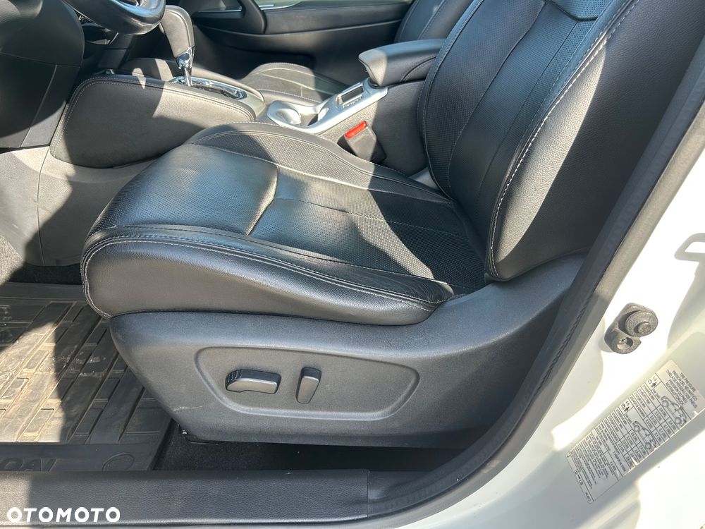 Nissan Qashqai 1.6 DCi Xtronic TEKNA - 25