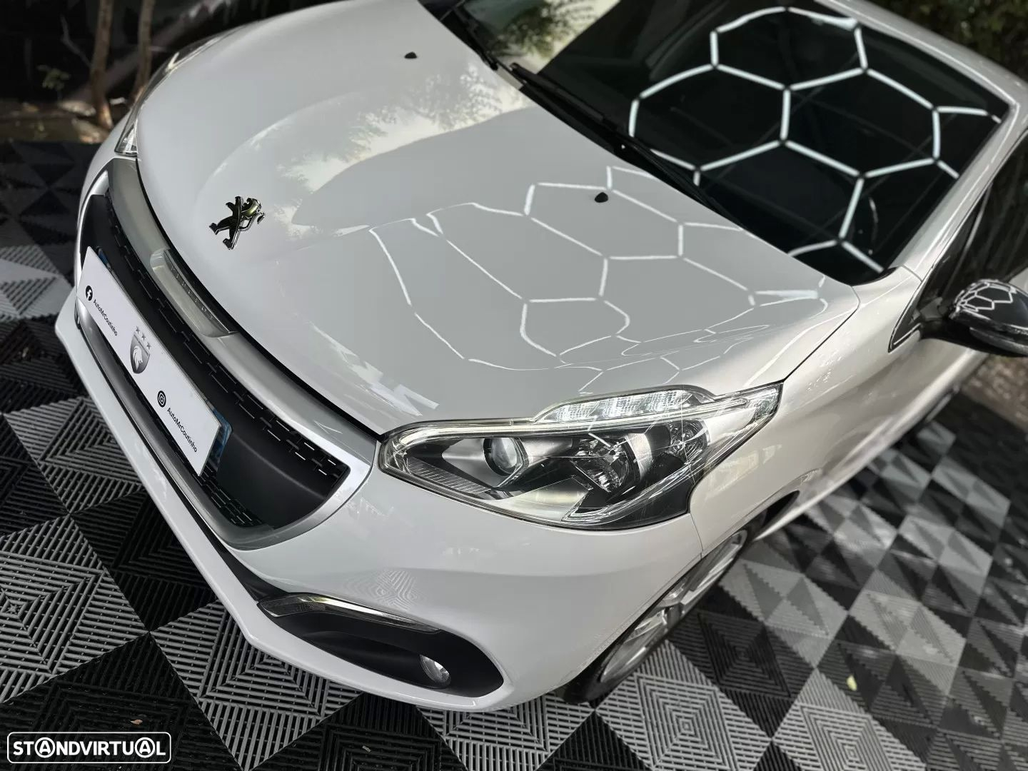 Peugeot 208 1.2 PureTech Allure EAT6 - 7