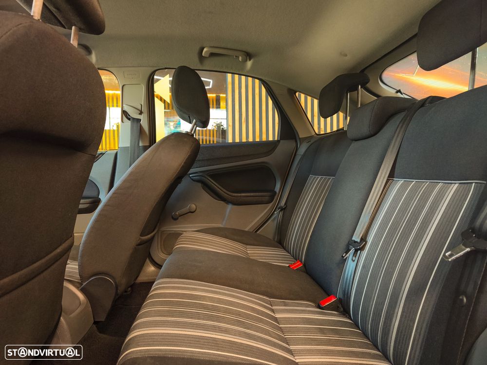 Ford Focus 1.6 TDCi ECOnetic - 9