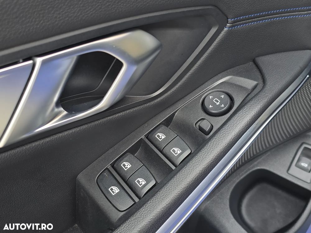 BMW Seria 3 330i xDrive AT - 9
