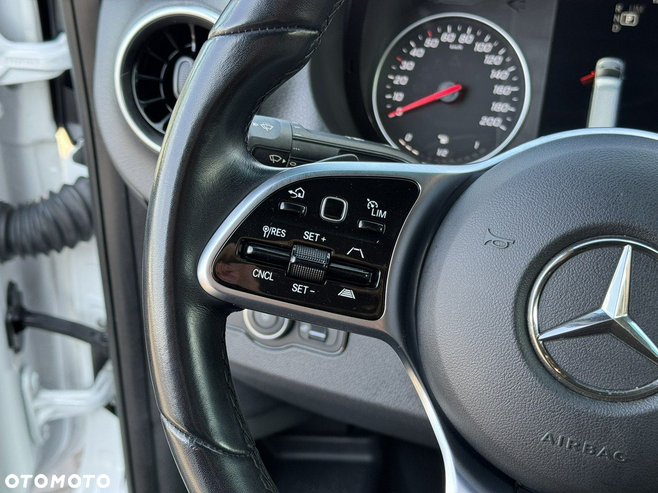 Mercedes-Benz Sprinter - 32