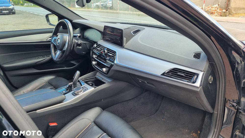 BMW Seria 5 520d xDrive M Sport Edition - 28