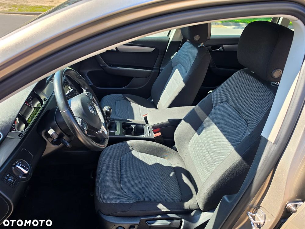 Volkswagen Passat 1.6 TDI BlueMotion Technology Trendline - 13