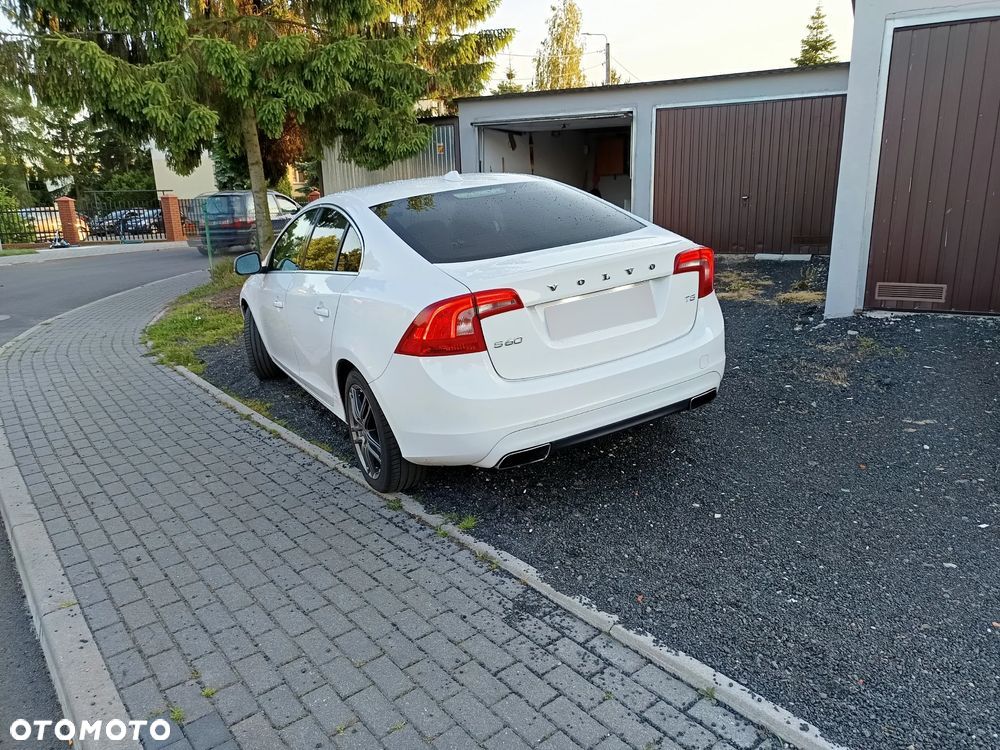 Volvo S60 T5 Momentum Pro - 3