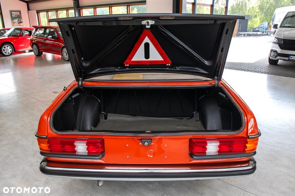 Mercedes-Benz W123 - 17