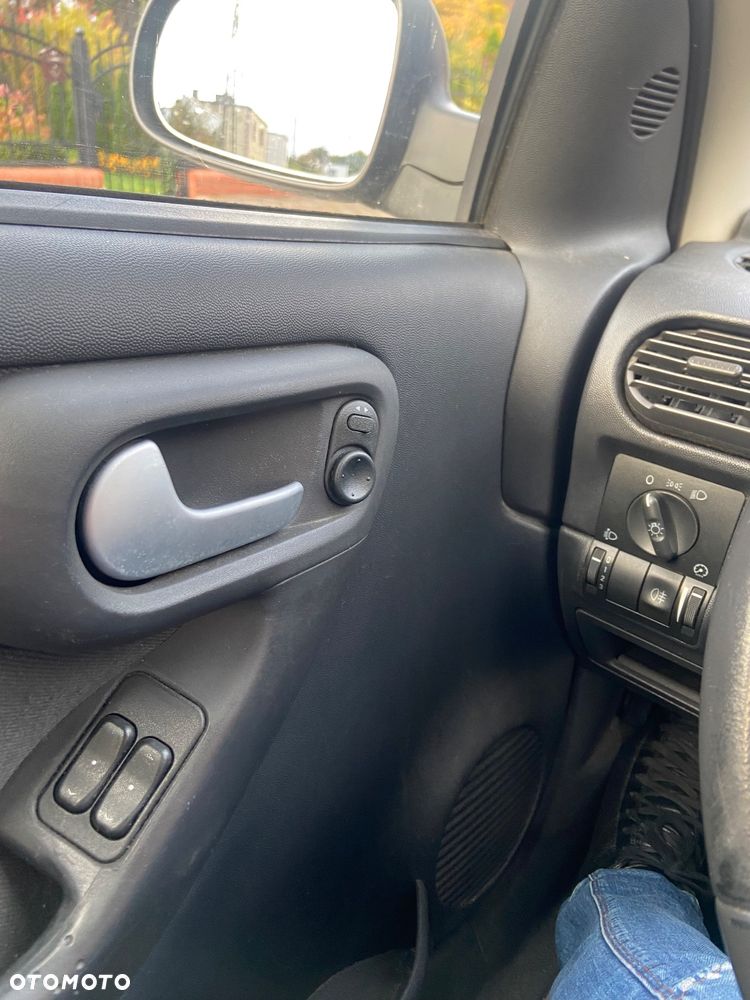 Opel Corsa 1.0 12V - 12