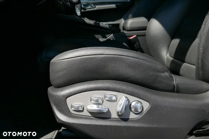 Porsche Macan Turbo - 34