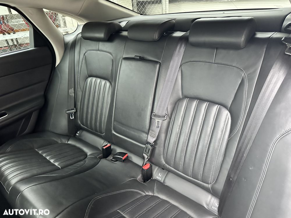 Jaguar XF 2.0 Turbo - 17