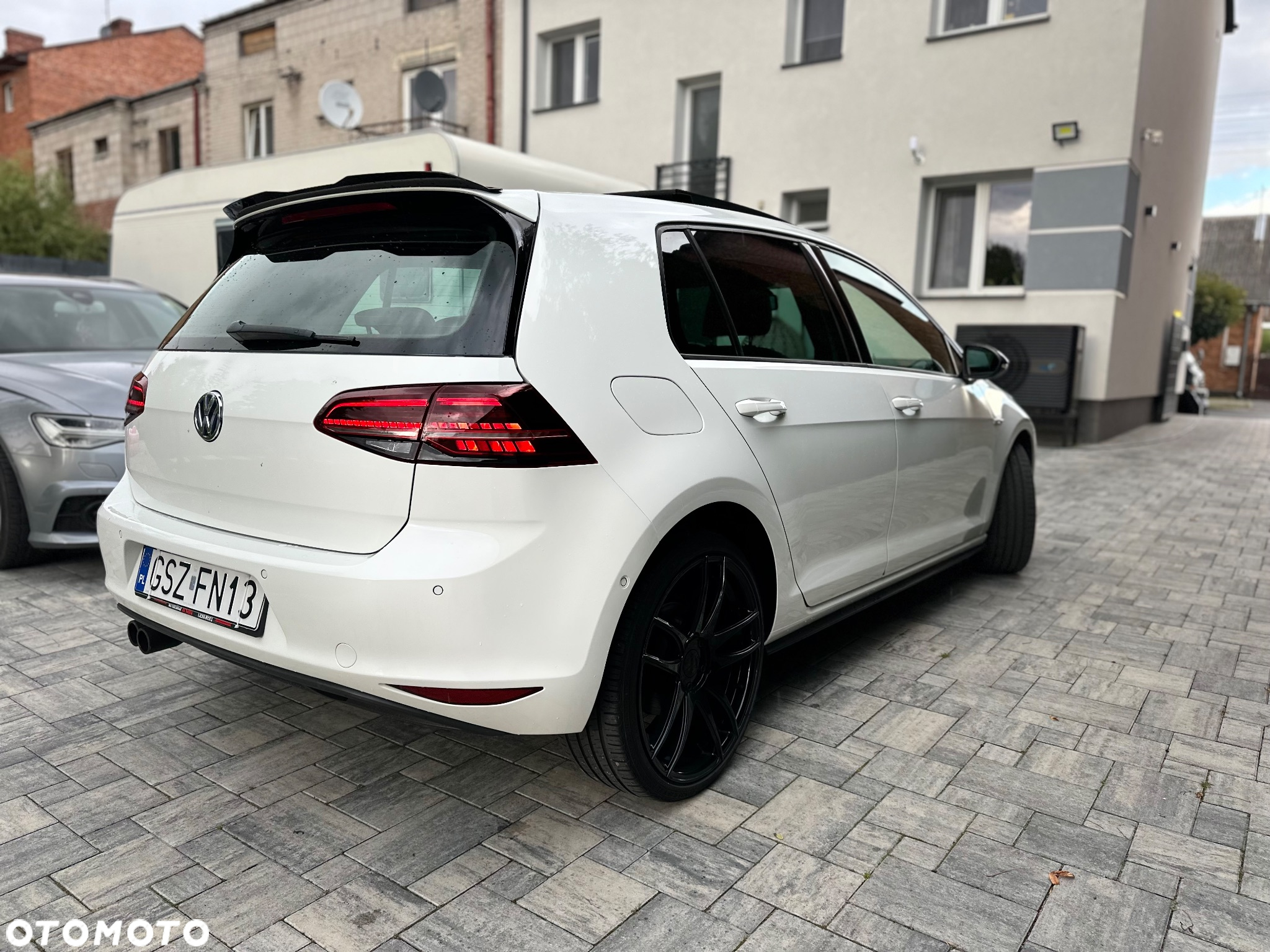 Volkswagen Golf - 2