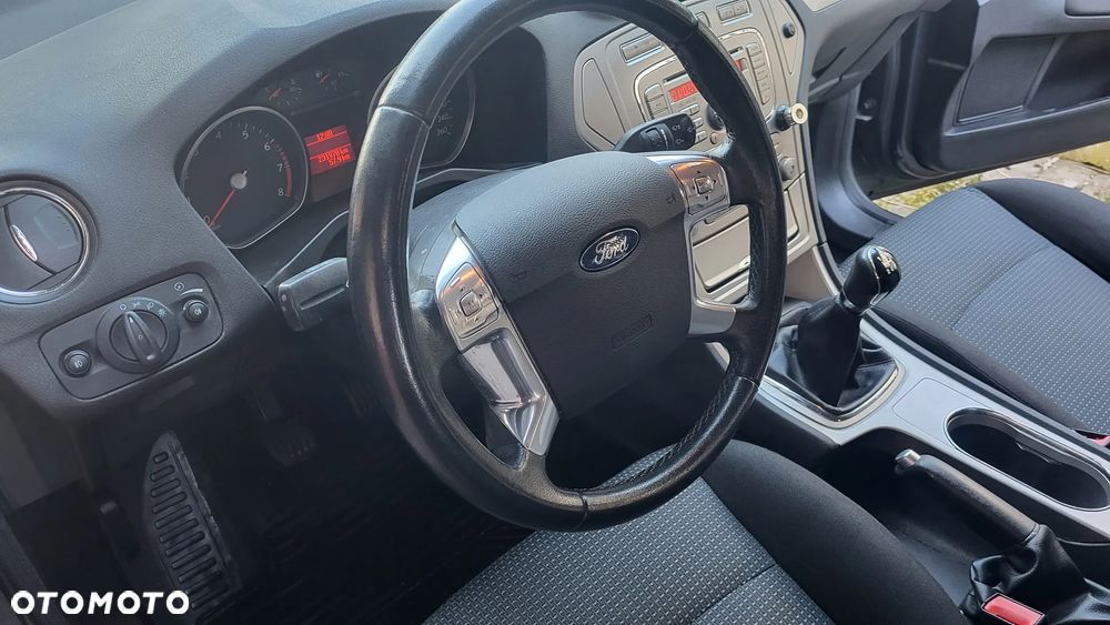 Ford Mondeo 2.0 Trend - 10