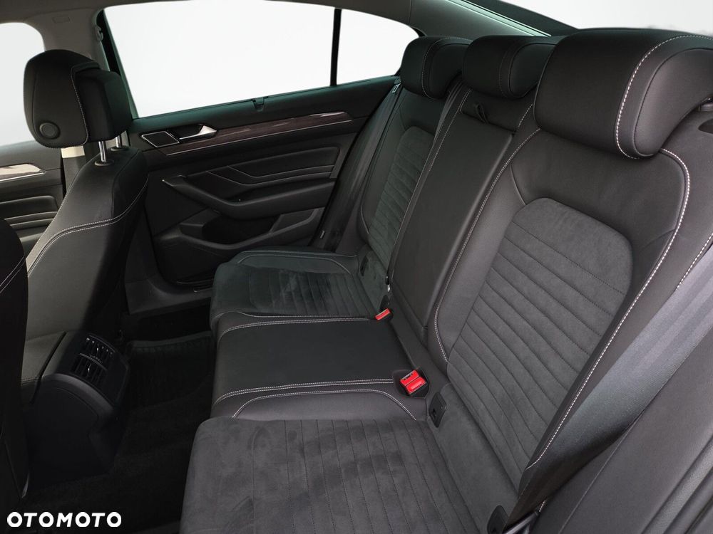 Volkswagen Passat - 12