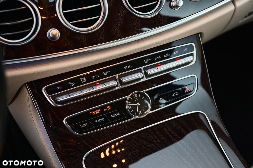 Mercedes-Benz Klasa E 220 d 9G-TRONIC - 22