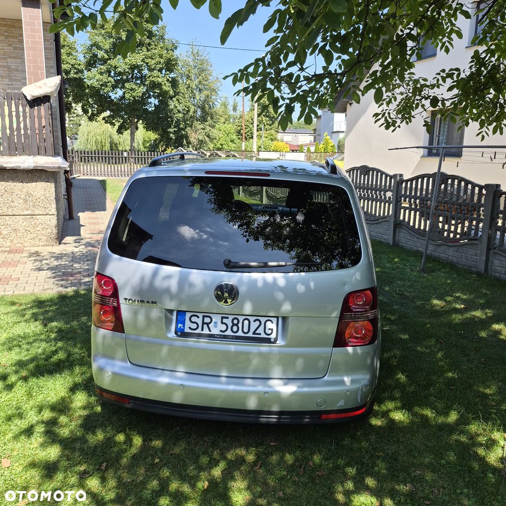 Volkswagen Touran 1.6 - 4