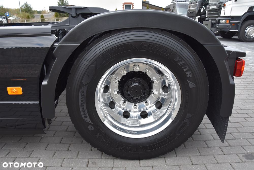 Volvo FH5 540 EURO6 / GLOBETROTTER XL / FULL-LED / KLIMA POSTOJOWA / NAWIGACJA / KAMERY / ALU FELGI / SKÓRY / CAŁY NA PODUSZKACH / TV / FULL OPCJA / STAN IDEALNY ! ! ! - 16