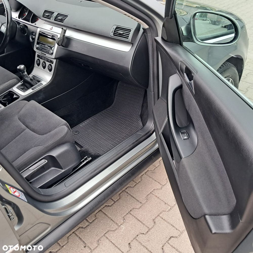 Volkswagen Passat - 25