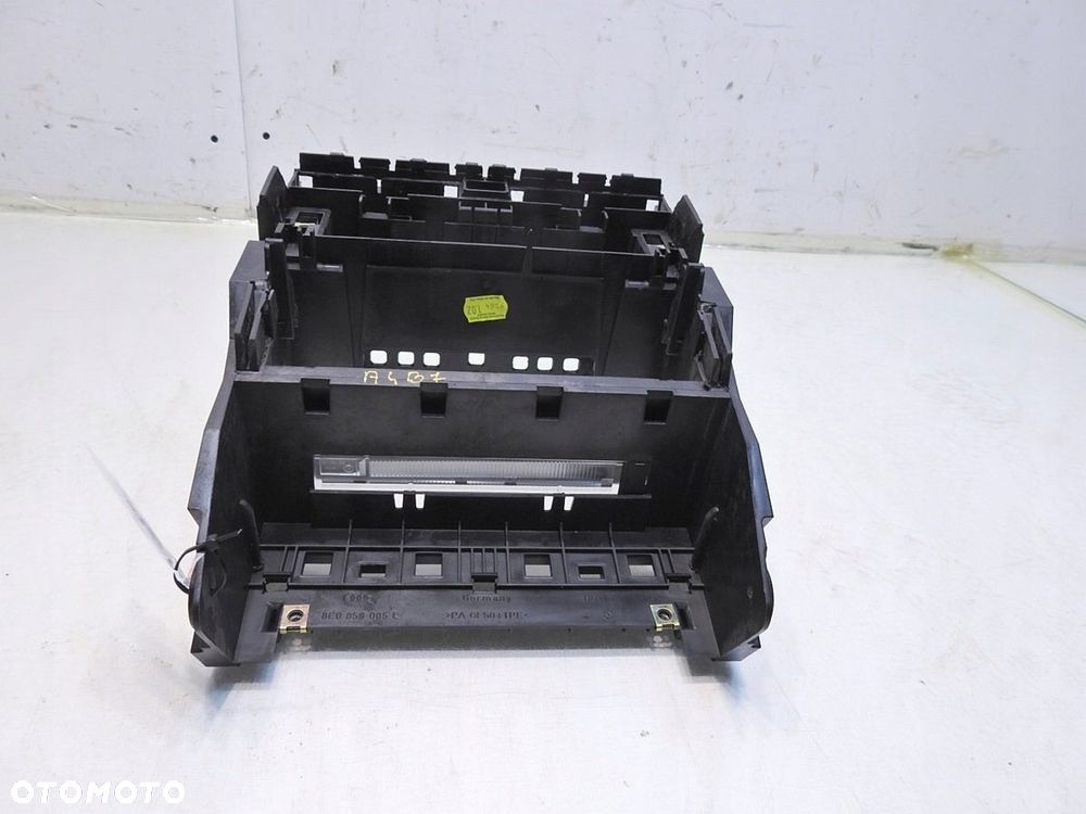 RAMKA STELAŻ RADIA AUDI A4 B7 8E0858005E - 8