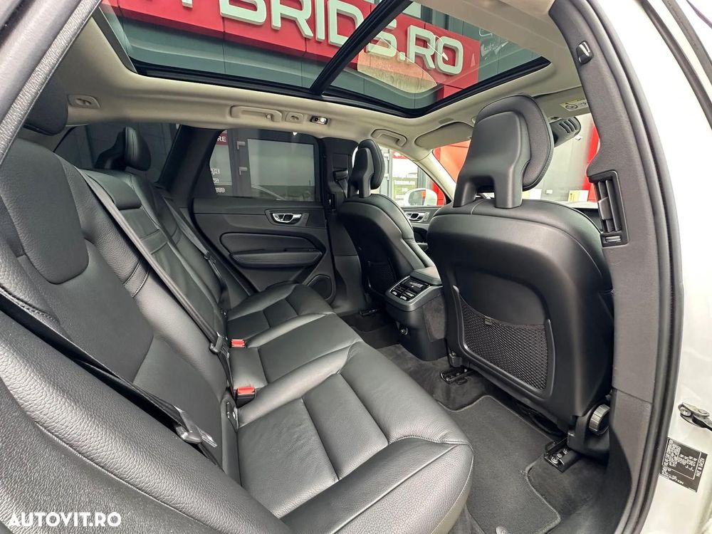 Volvo XC 60 D4 Momentum Pro - 21