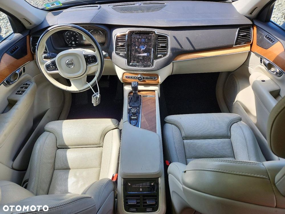 Volvo XC 90 - 8