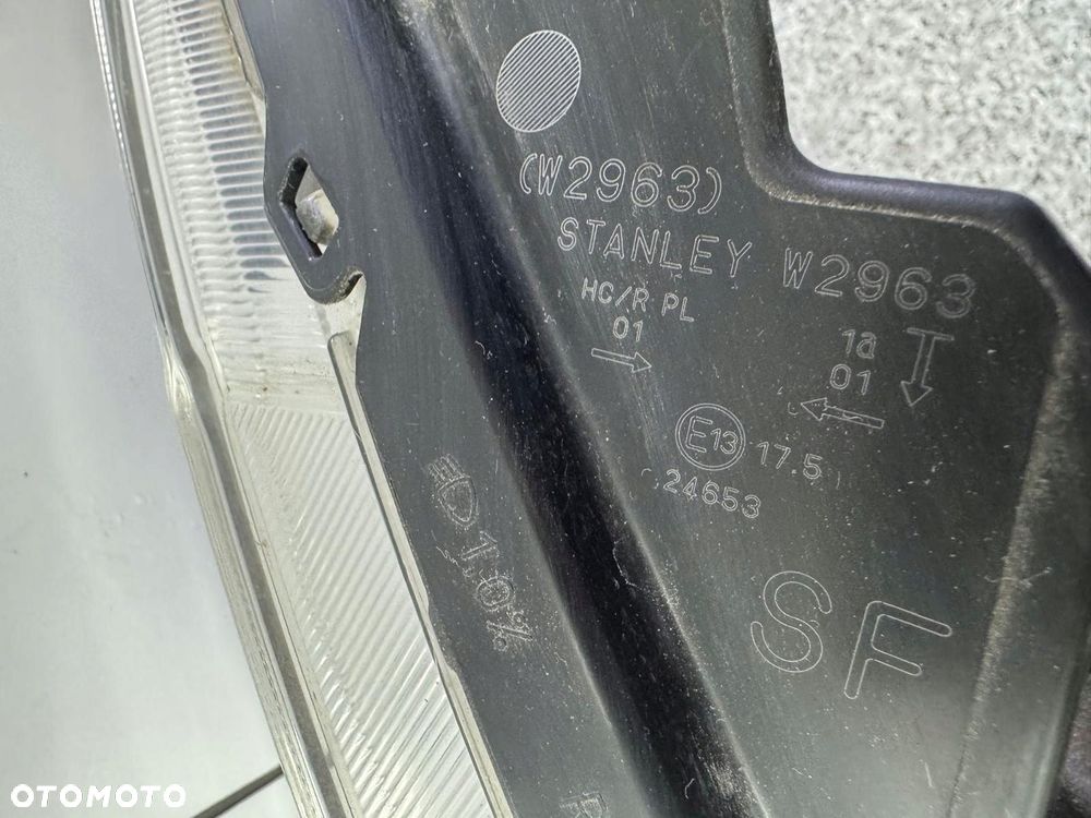 lampa prawy przód suzuki swift mk8 vi 2017-2023 - 4