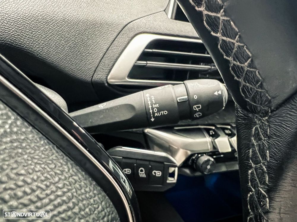 Peugeot 3008 1.2 PureTech Allure - 18
