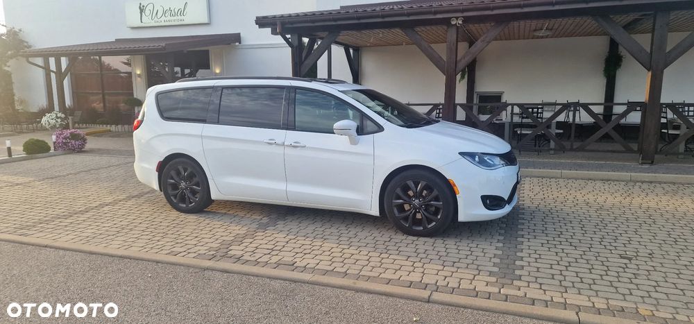 Chrysler Pacifica - 9