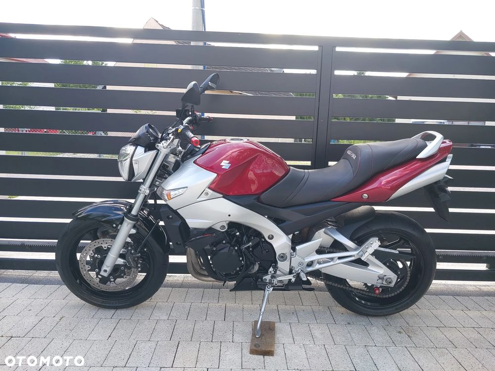 Suzuki GSR - 2