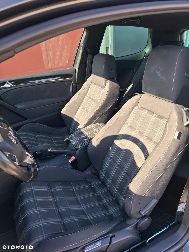 Volkswagen Golf 2.0 TDI GTD - 12