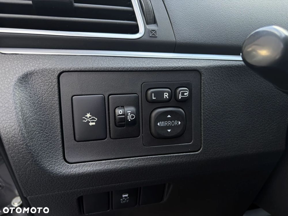 Toyota Verso 1.8 Prestige 7os MS - 31