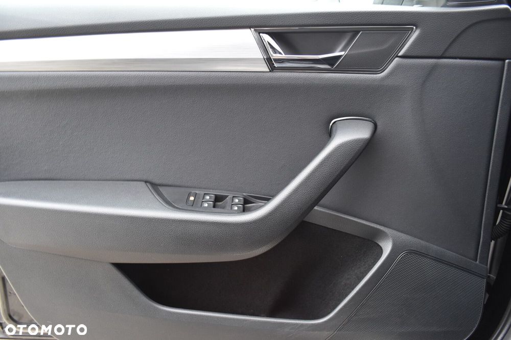 Skoda Superb 2.0 TDI SCR Ambition DSG - 22