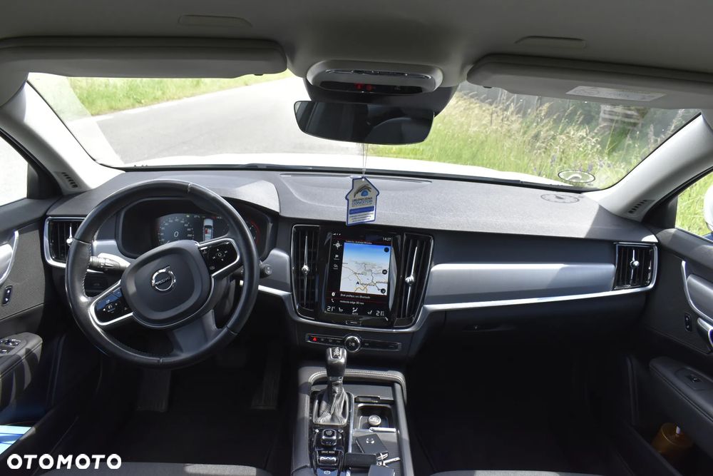 Volvo V90 D4 Momentum Pro - 19