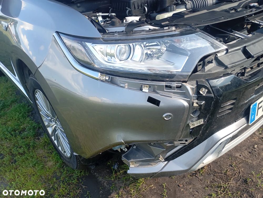 Mitsubishi Outlander - 13