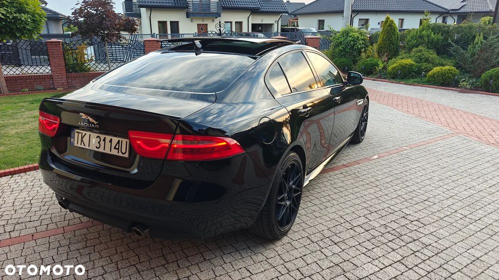 Jaguar XE 2.0 T R-Sport - 5