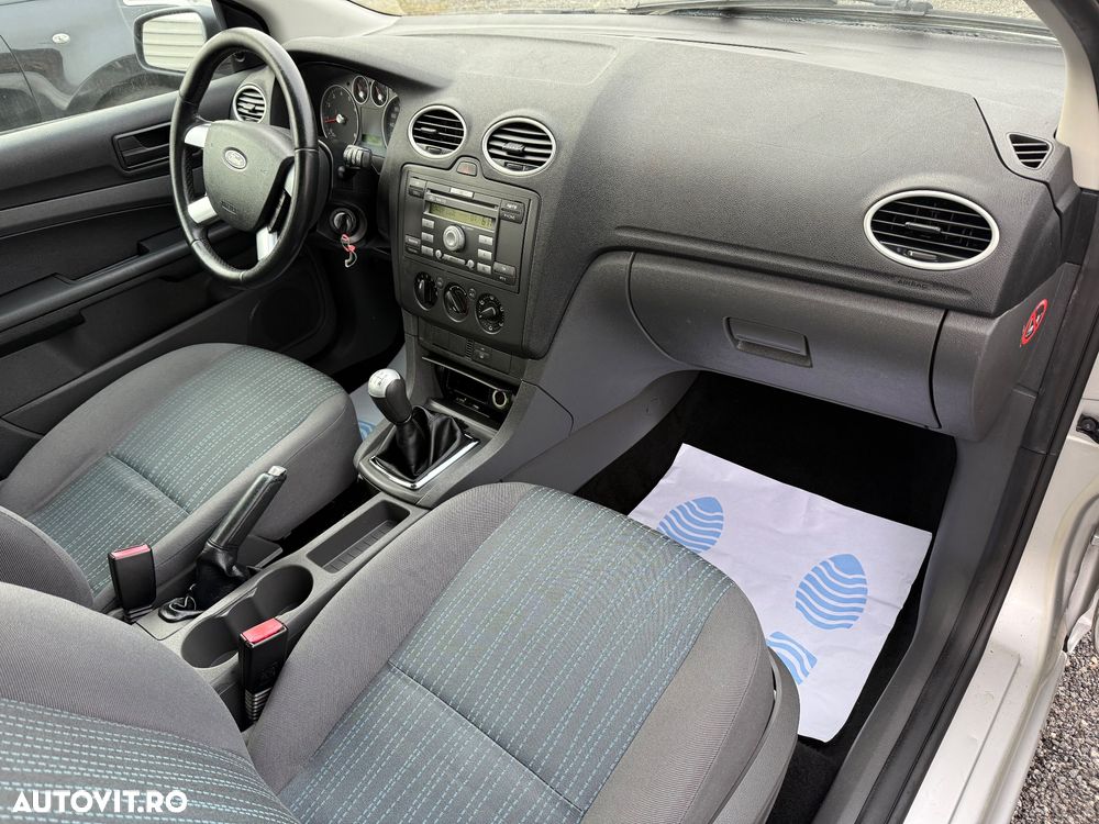 Ford Focus Turnier 1.6 16V Connection - 13