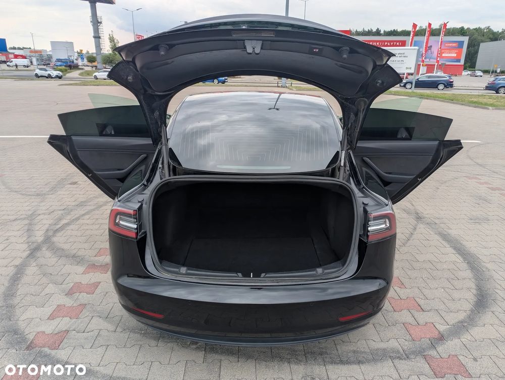 Tesla Model 3 - 9