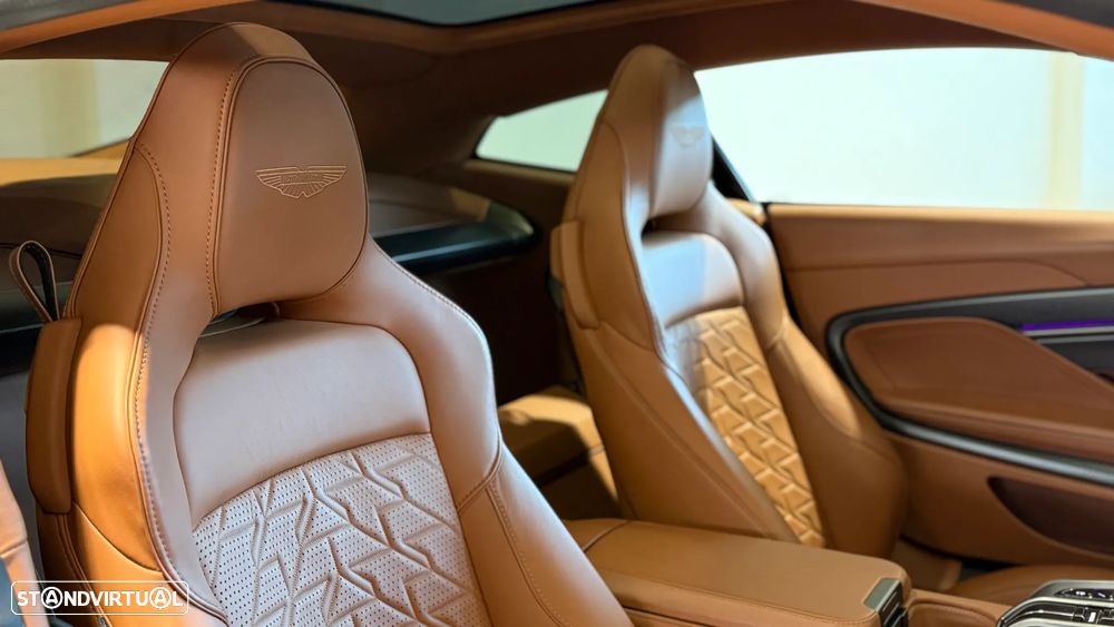 Aston Martin Vanquish V12 - 22