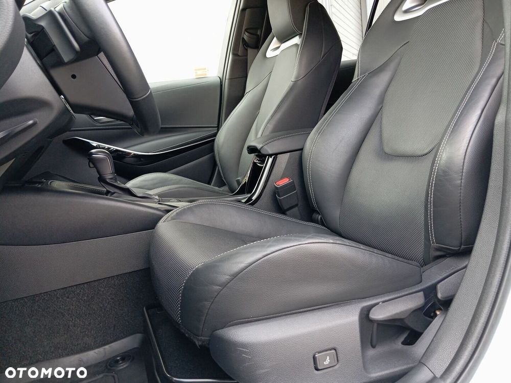 Toyota Corolla 2.0 Hybrid Executive - 17