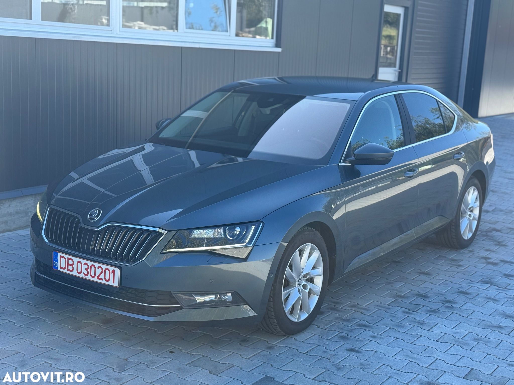 Skoda Superb 2.0 TDI DSG Style - 1