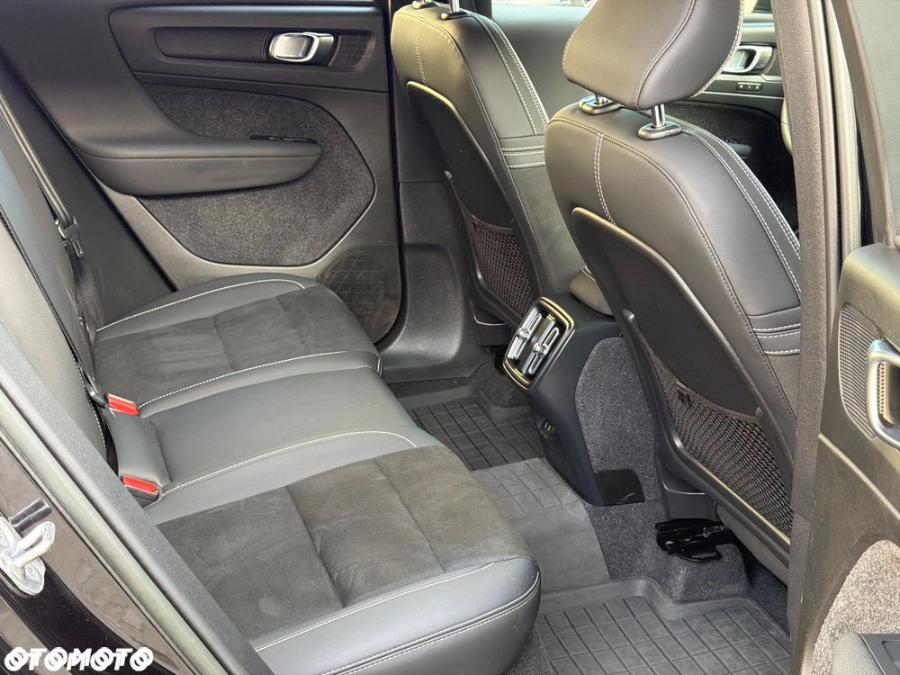Volvo XC 40 B3 B DKG Ultra Black Edition - 23