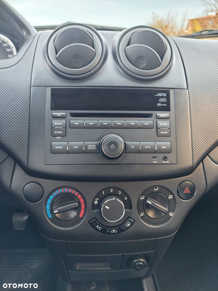 Chevrolet Aveo 1.2 16V Base / Classic - 10