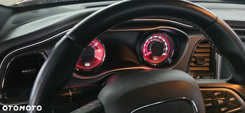 Dodge Challenger - 2