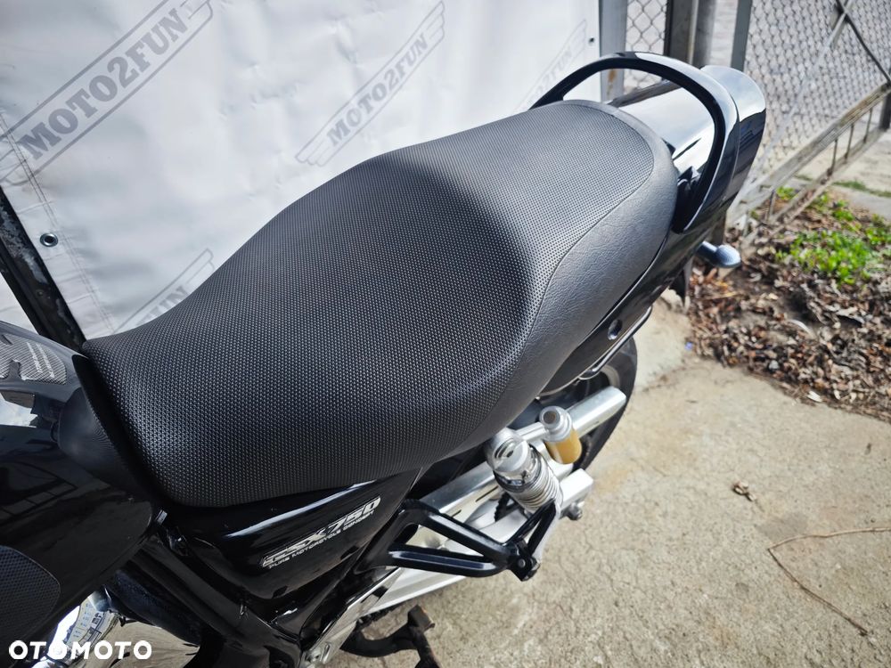 Suzuki GSX - 12
