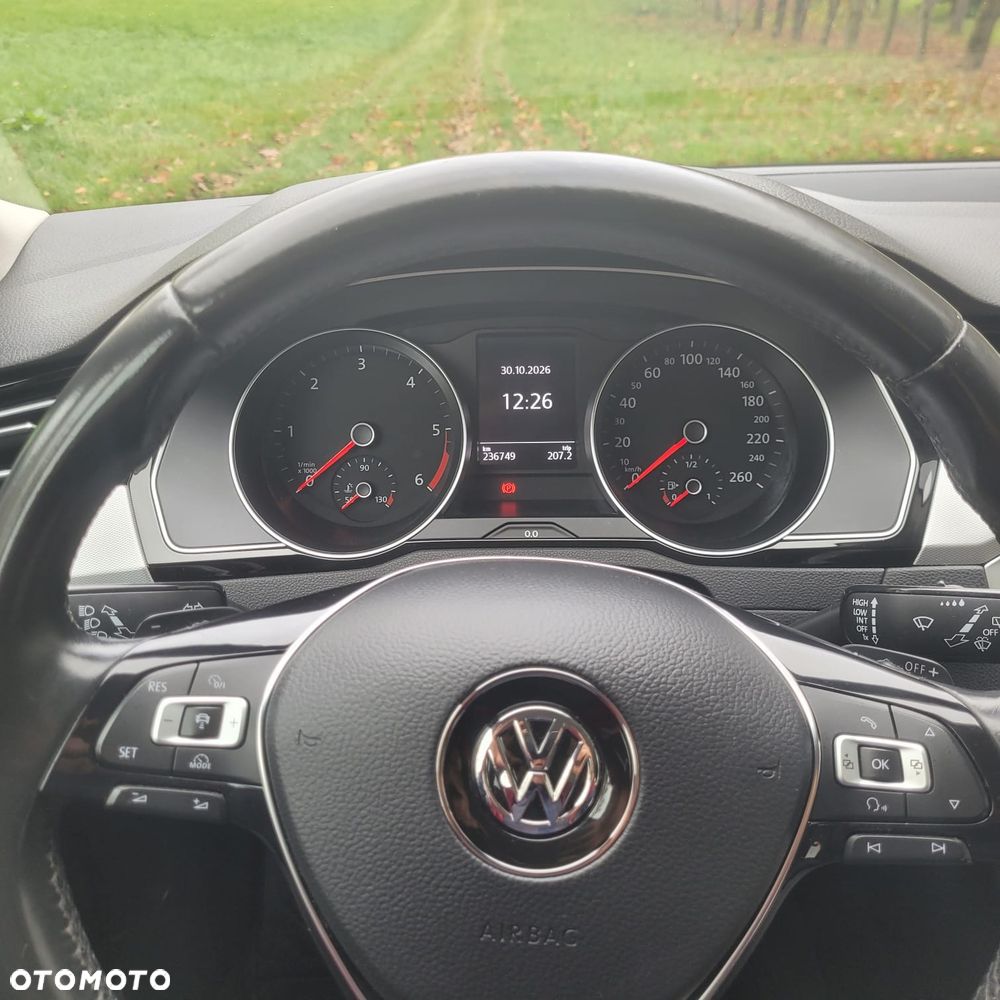Volkswagen Passat - 27