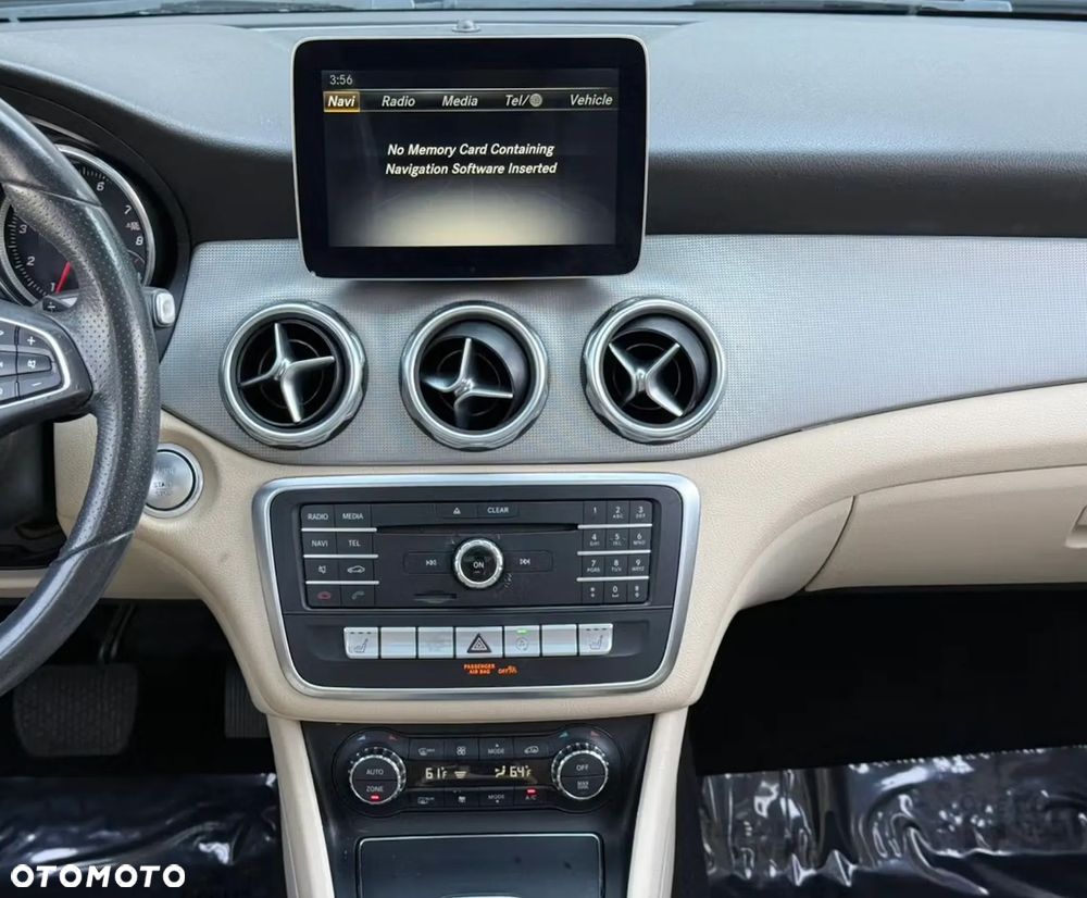 Mercedes-Benz GLA 250 7G-DCT - 22